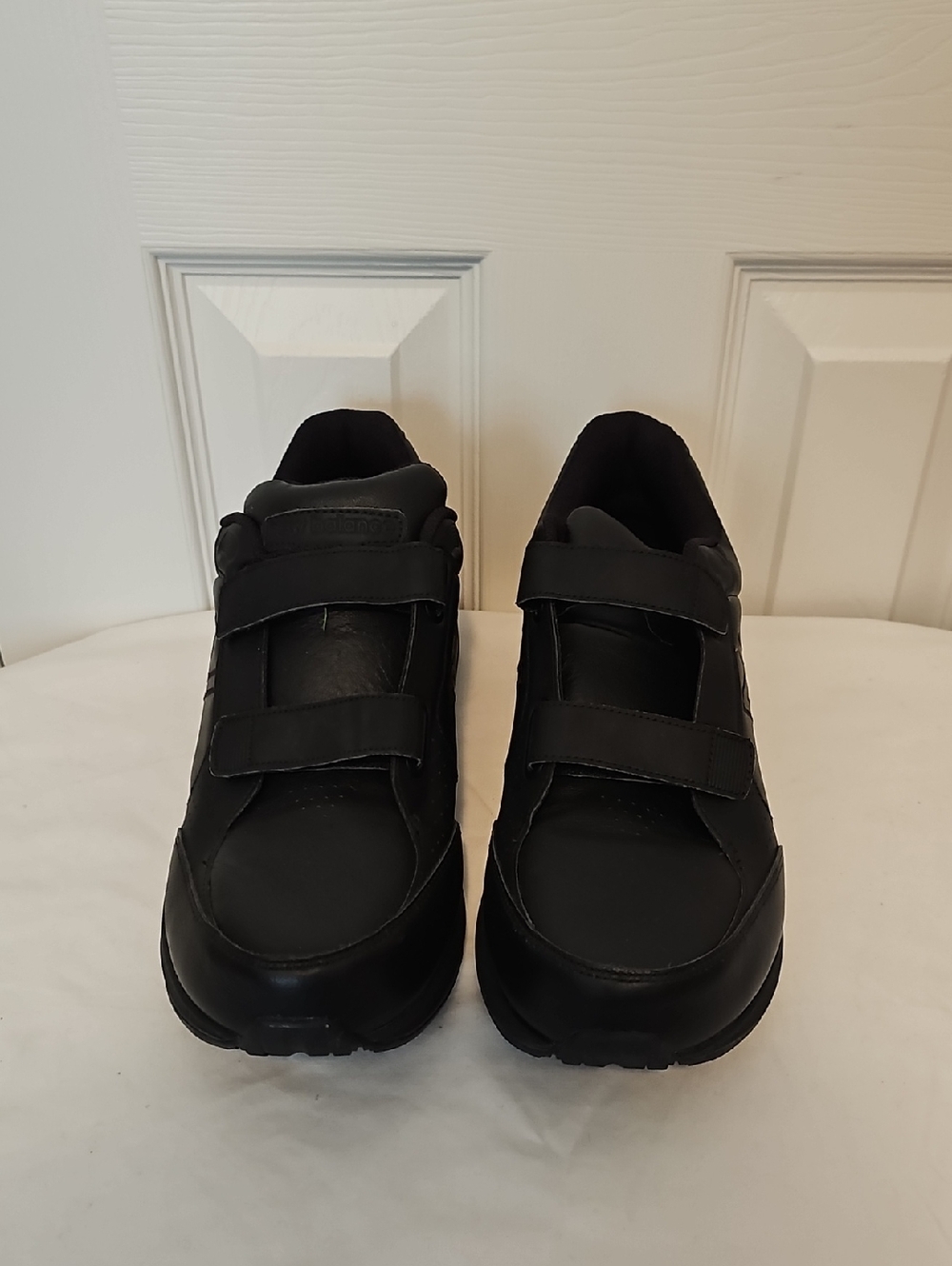 New Balance Black Low-Top Sneakers with Logo
